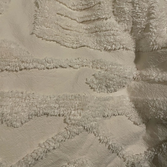 Textured Cream chenille bedspread - Picture 4 of 5